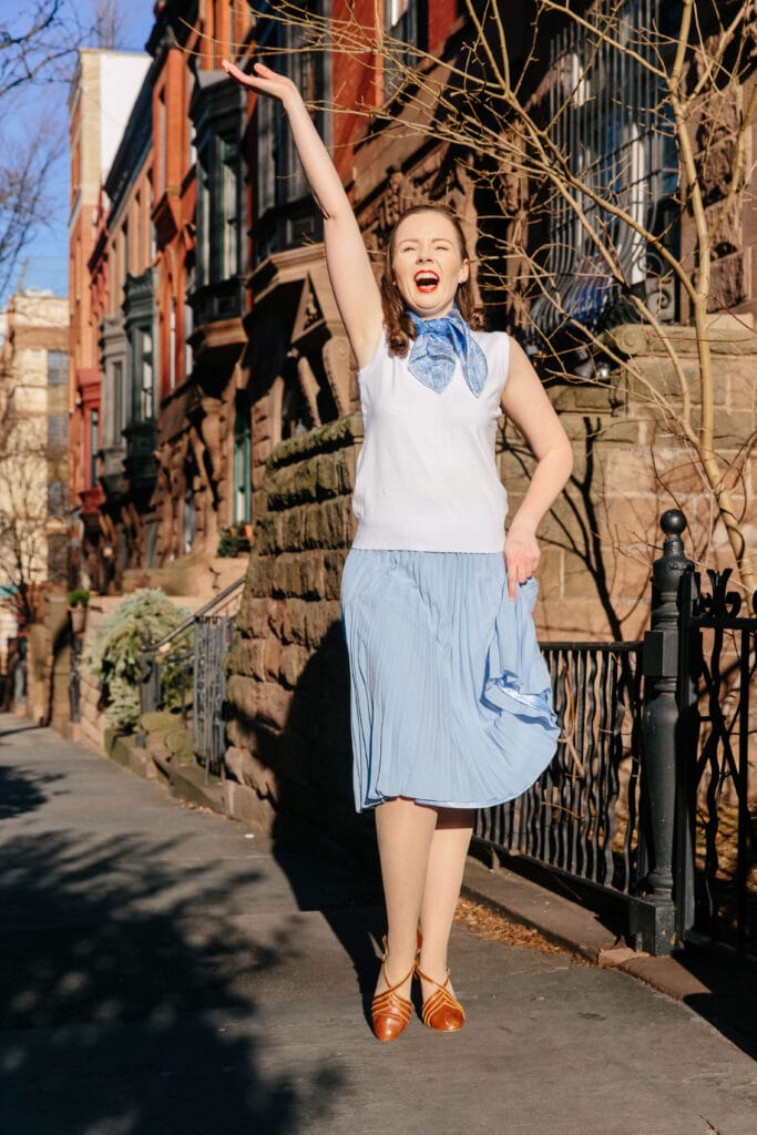 I ADORE a drop waist dress. They were all the rage in the 1920s and I so wish they were all the rage now! With my faux drop waist hack and Kathy Seldon (Singing in the Rain) inspiration you'll do the Charleston all winter long. #1920s #scarf #dropwaistdress